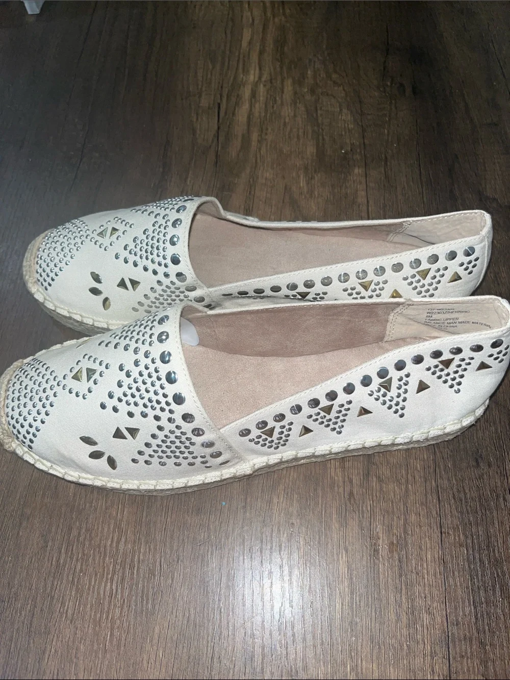 White Mountain Cream Espadrille Flats with Silver and Gold Stud Details size 8M